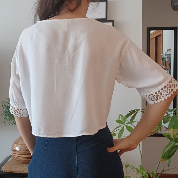 ⚡️SALE⚡️🌱Host Pick🌱White H&M Cropped Blouse with Crochet Detail - Picture 8 of 8